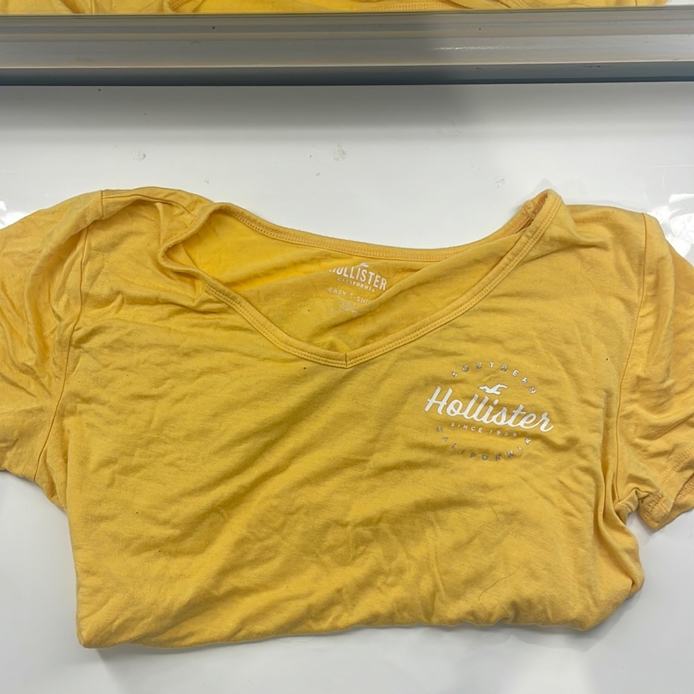 Hollister yellow t-shirt